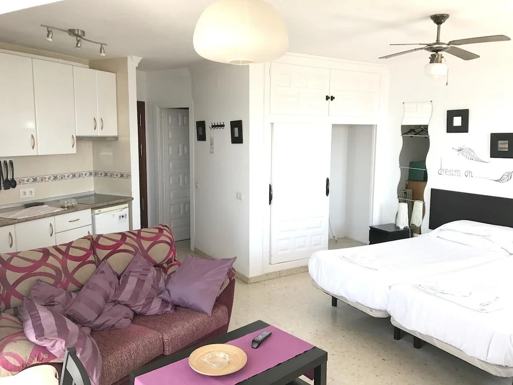 Studio in Torremolinos, With Wonderful sea View, Pool Access and Wifi