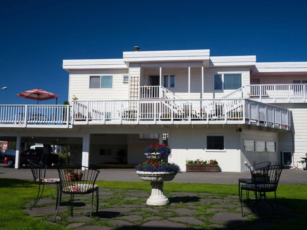 Arctic Fox Inn