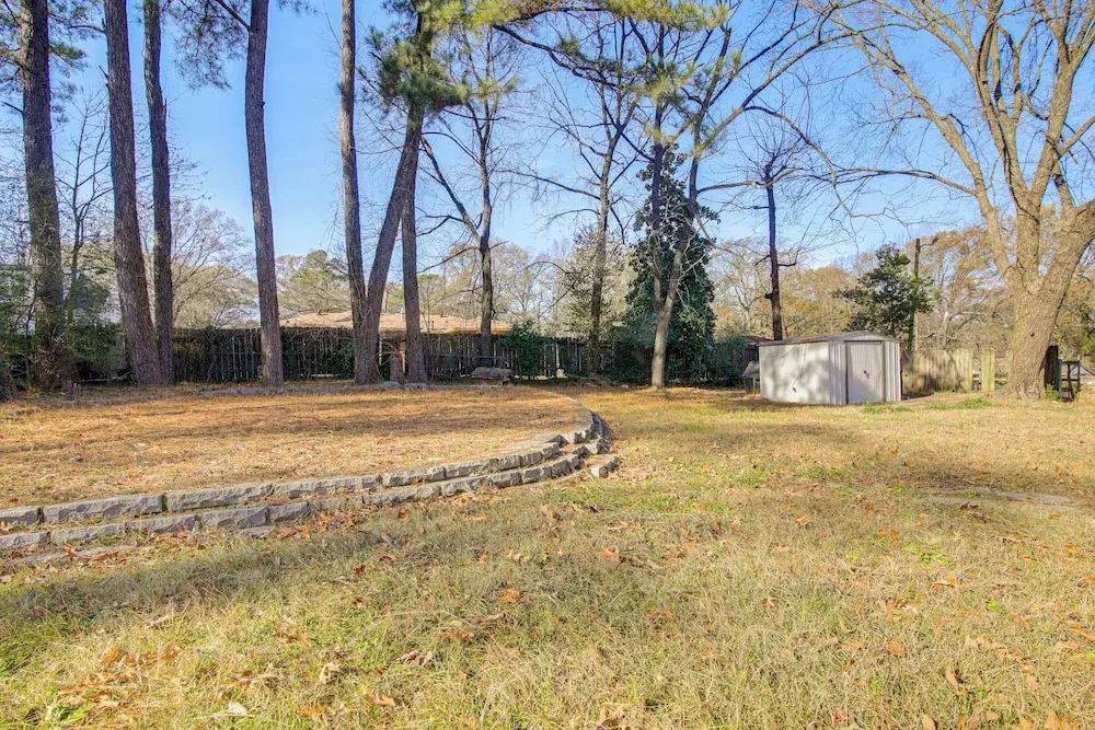 1 Mi to Graceland: Quiet Home w/ Private Yard