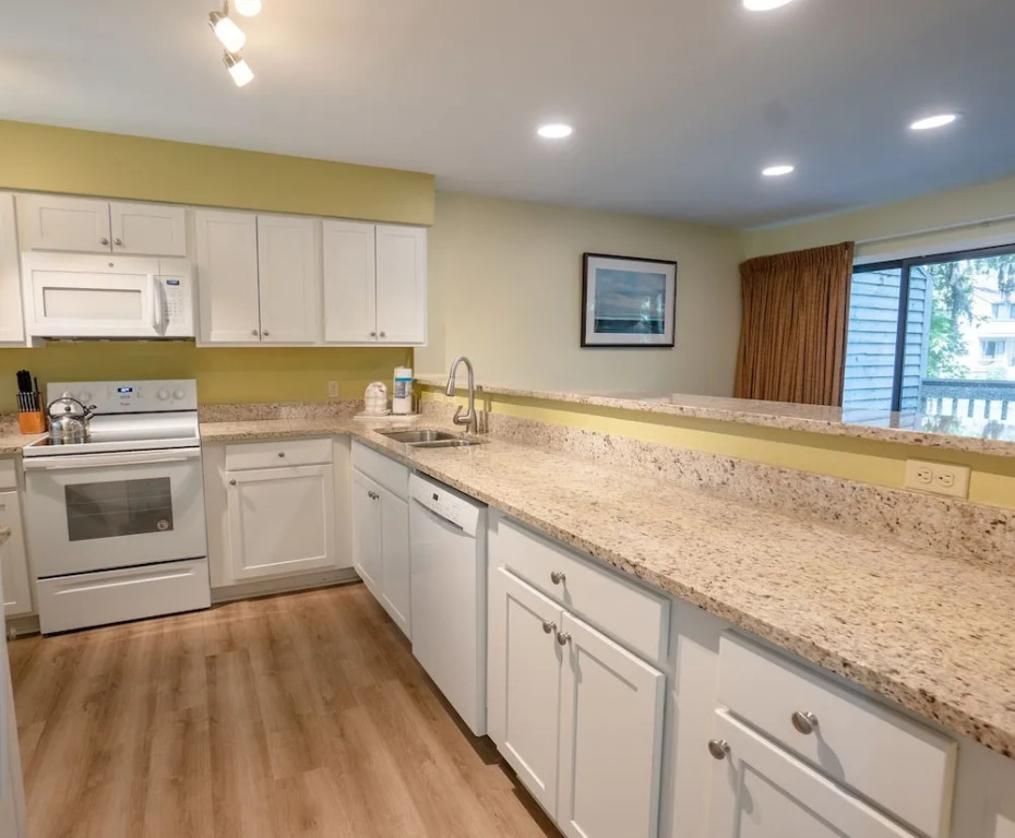 Spinnaker at Shipyard 2 Bedrooms 2.5 Bathrooms Townhouse
