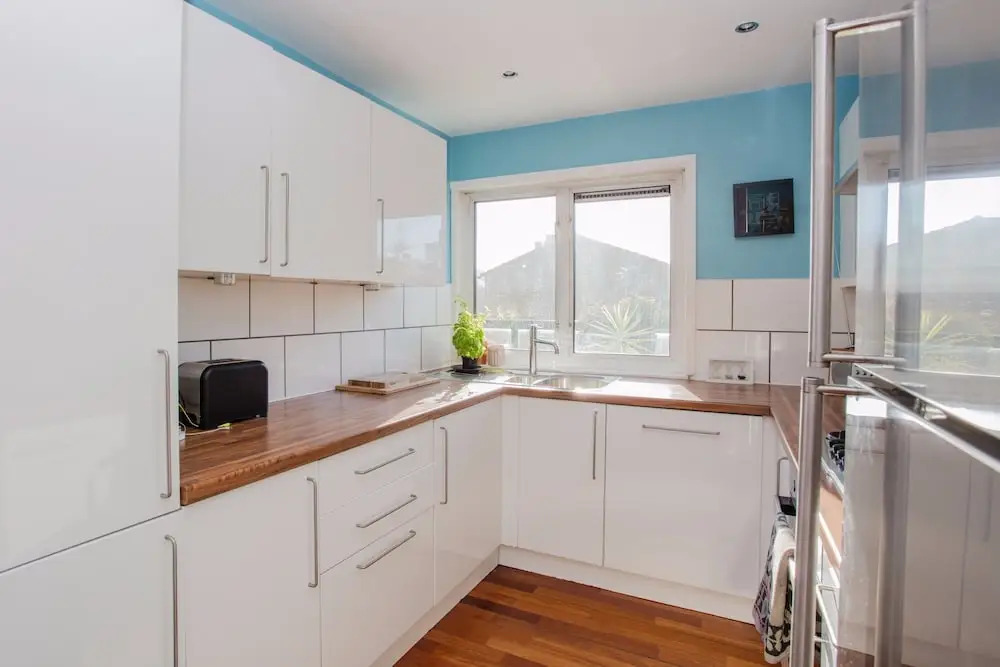 2 Bedroom Flat in Whitechapel with Large Balcony