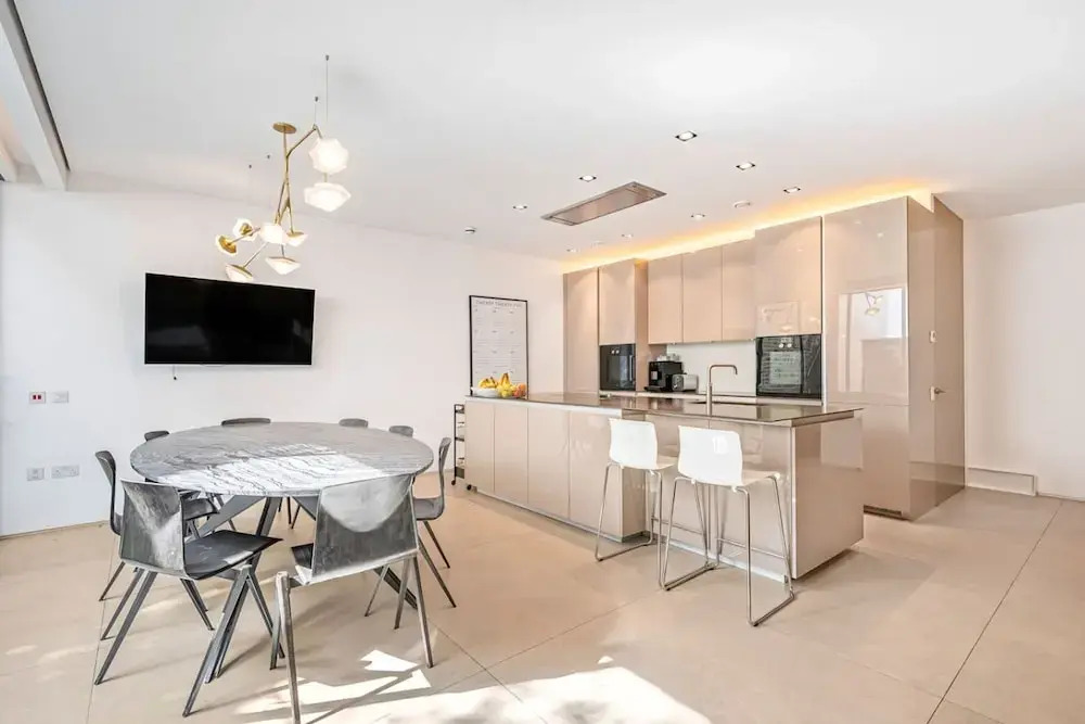 4-bed Chelsea House Ultra Luxury Large Garden