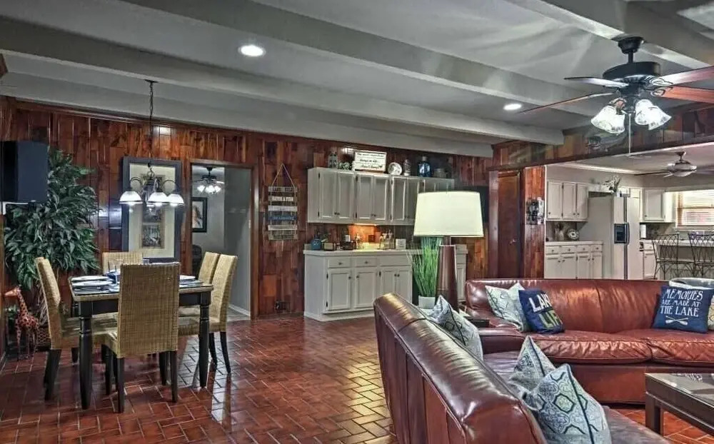 Waterfront Listing - 3 Bedroom 3 Bath on Secluded Private Cove,great Location