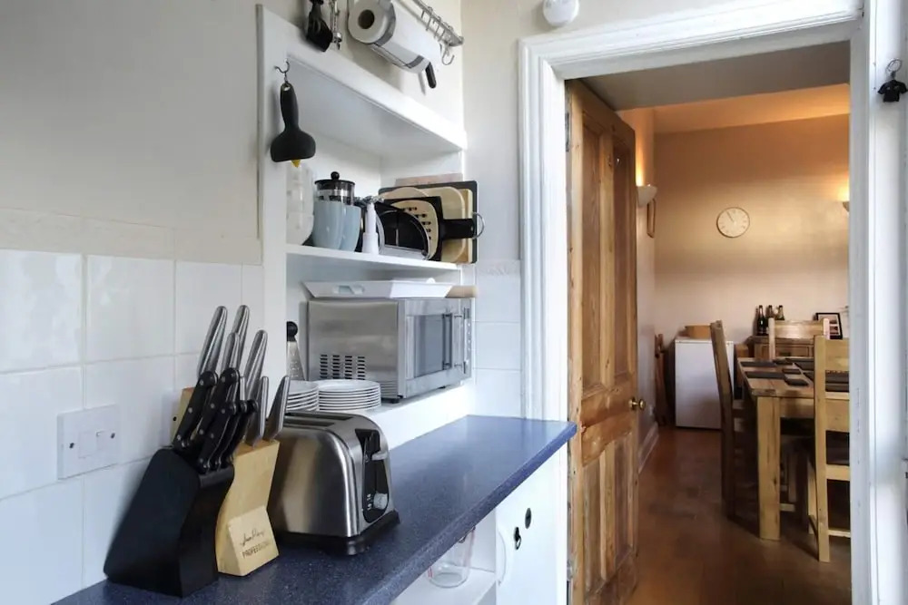 Central and Spacious 2 Bedroom Flat With Garden