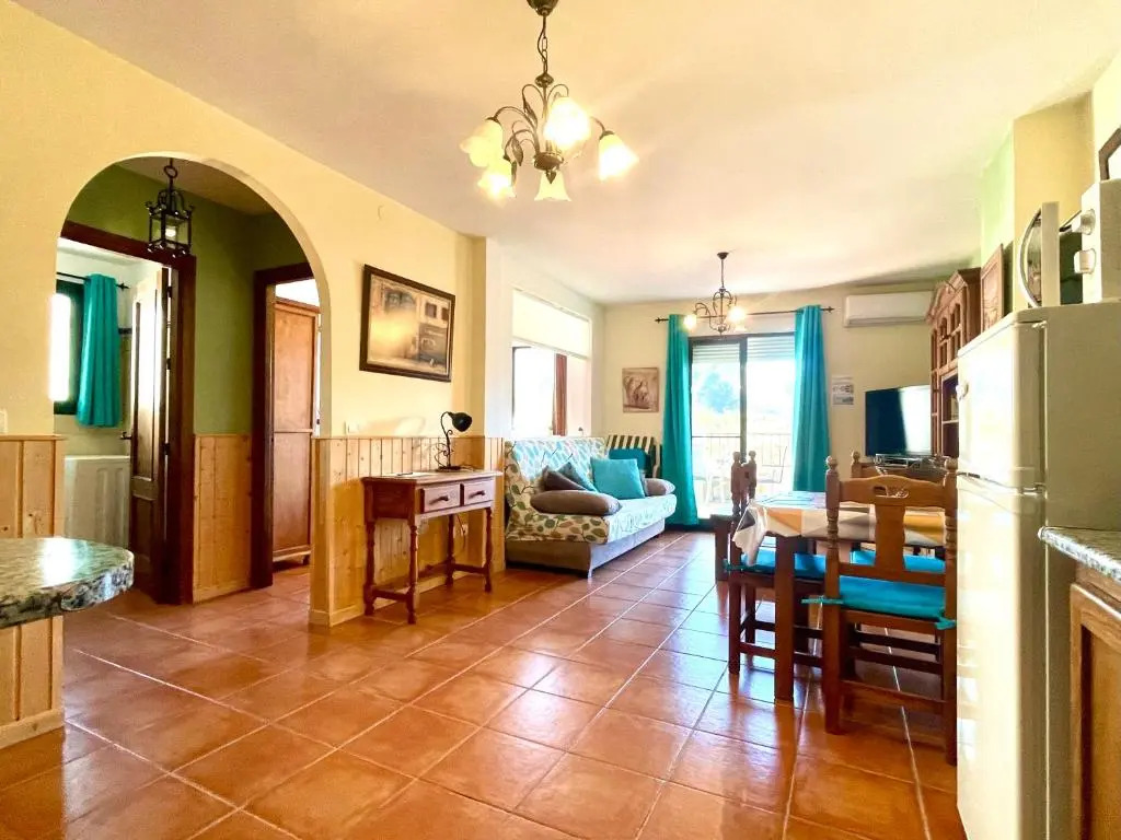 Apartamentos Axarquia 1, terraza privada con vistas a la montaña rio y al mar