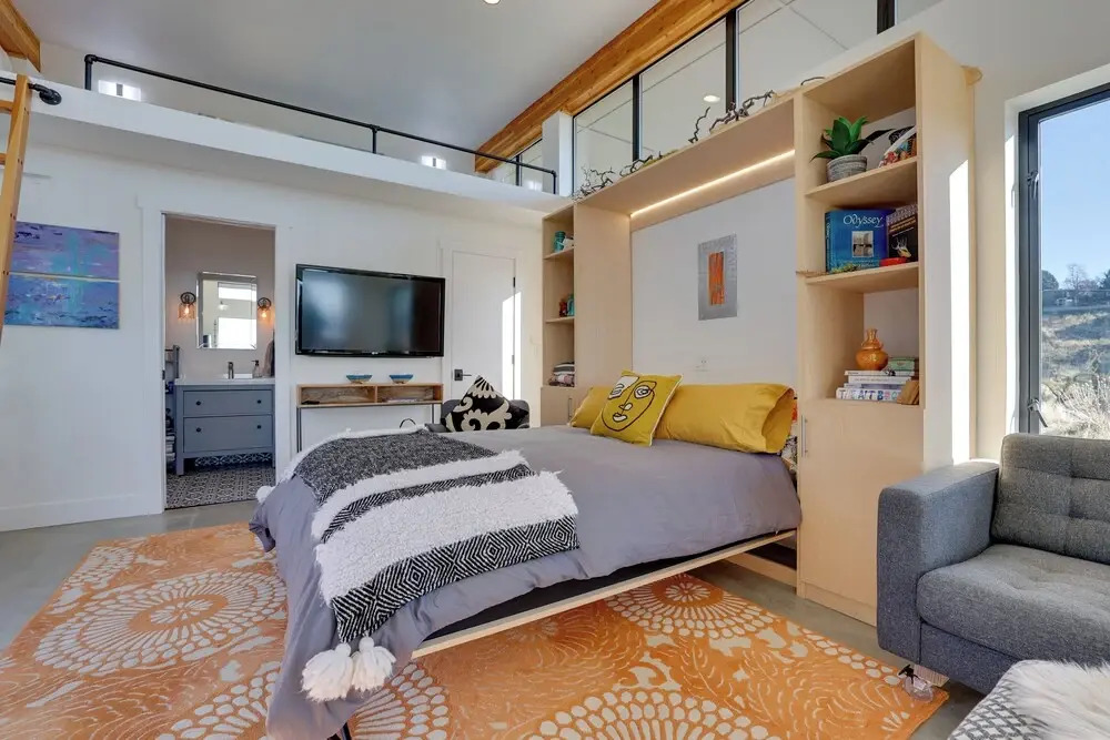Luxe, Modern Studio w/ Sweeping City Views!