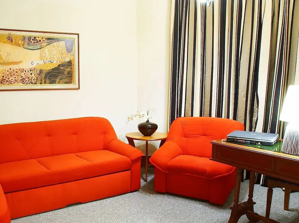 Iris Hotel
