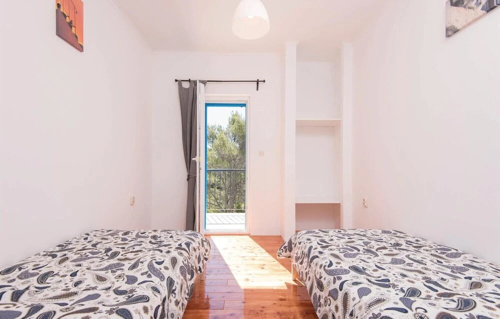 Beautiful Home in Zrnovo With Wifi and 3 Bedrooms