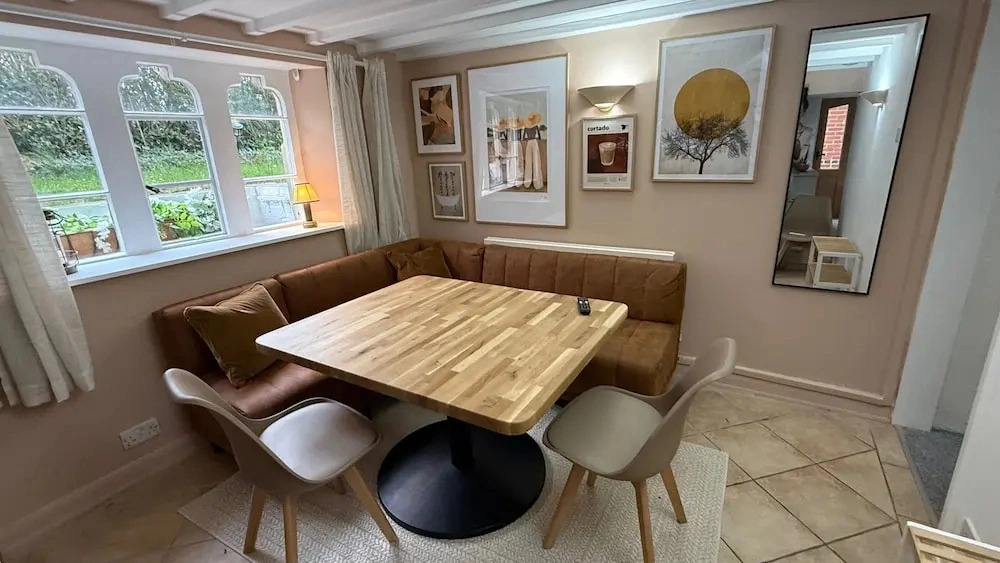 Cotswolds Castle, Sleeps 8 With Enclosed Garden