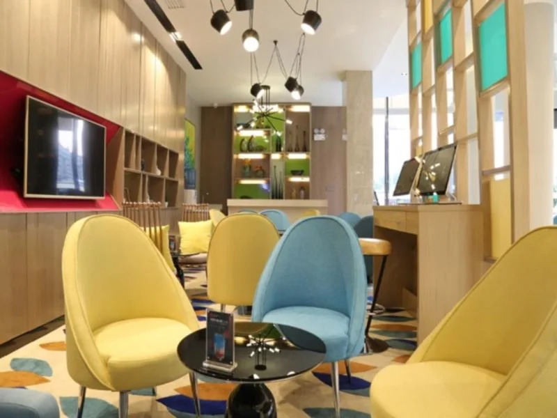 华尚酒店(广西医科大学南湖公园店)