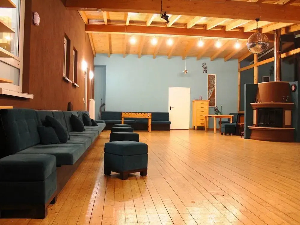 Ferienhaus Event Haus EMG Hockenheim für Familien und Gruppen bis 22 Personen mit Partyraum