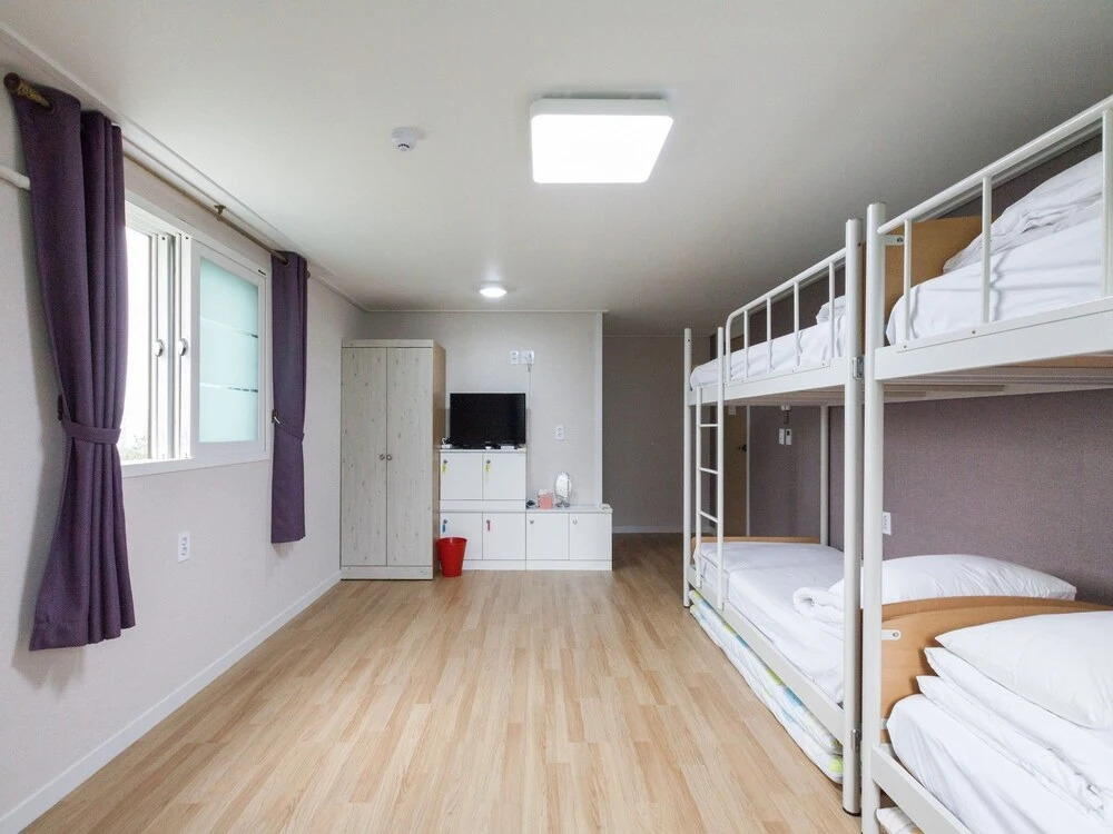 Edel Guesthouse - Hostel