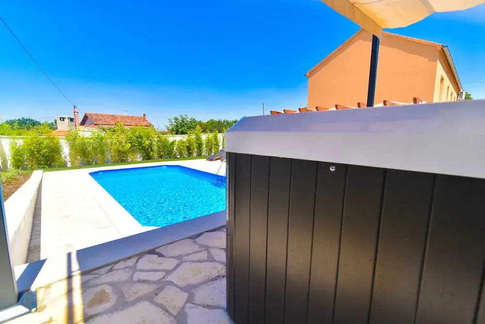 Apartments"Nika" with private pool