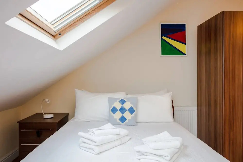Top Floor Studio Next to Clapham Junction Station