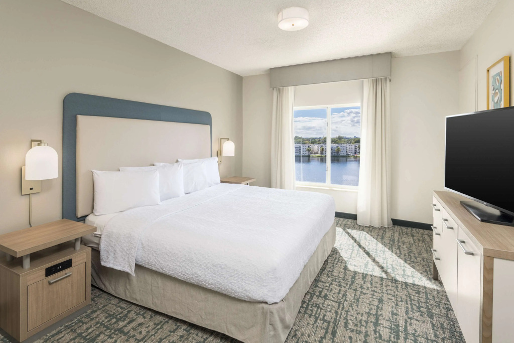 Homewood Suites Miami Airport/Blue Lagoon