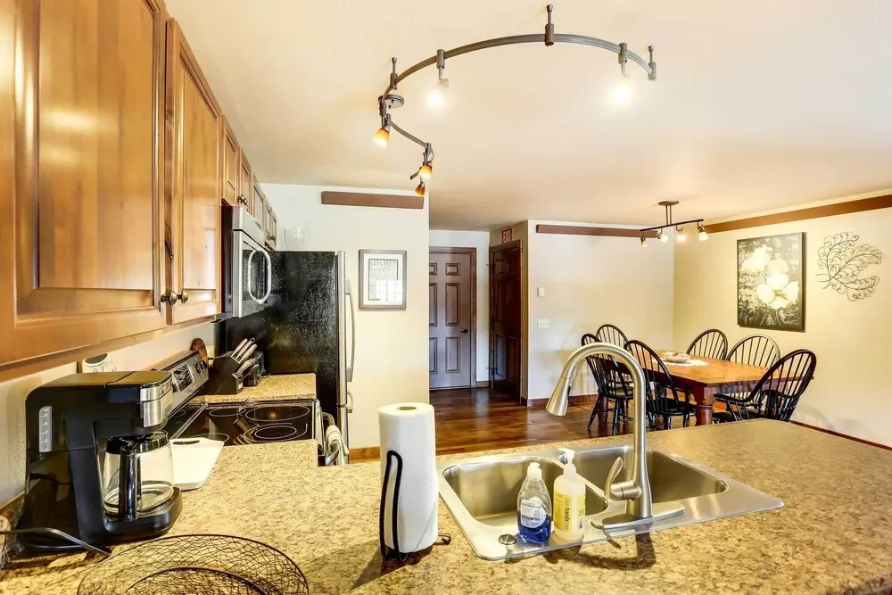 Centrally-located Deadwood Apt w/ Mountain Views!