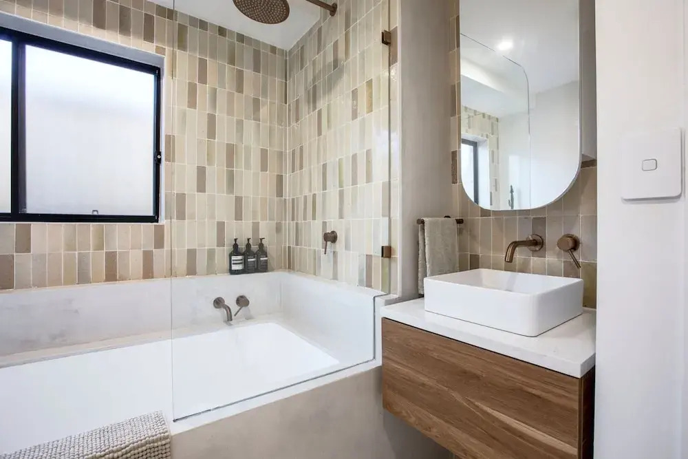 Coastal 2-bed Apartment With Courtyard
