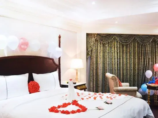 La Palazzo Hotel