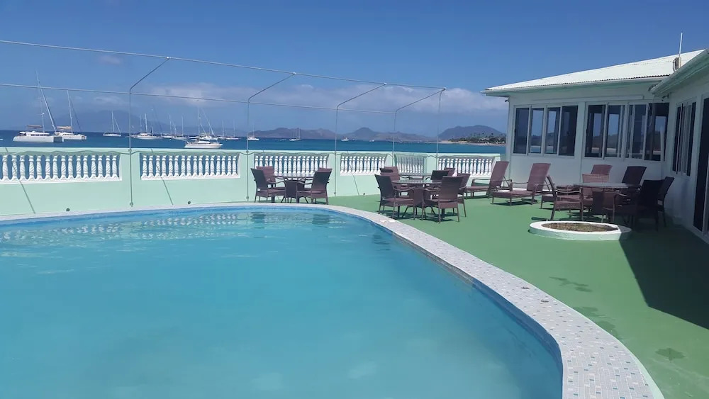 Pinneys Beach Hotel Nevis