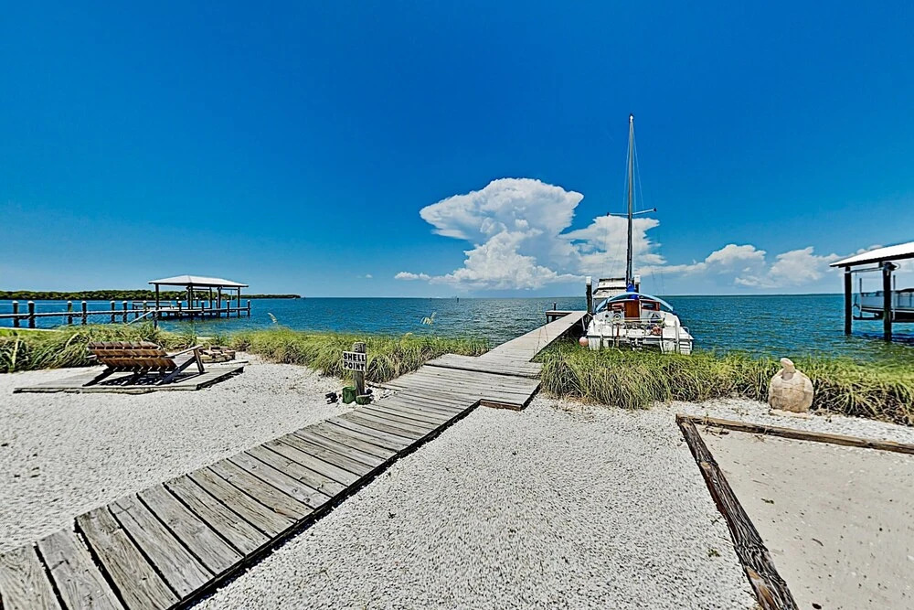 The Pelican & Dolphin: Bayfront W/ Dock 3 Bedroom Home