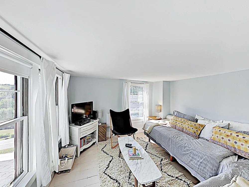 New Listing! Waterfront W/ Stunning Views 4 Bedroom Home