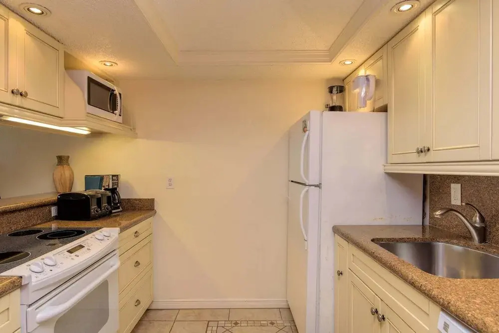 2nd Floor 1br Beachfront Condo W/ Heated Pools 1 Bedroom Condo