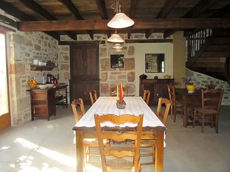 Ecuries de Saint Maurice- Maison dhôtes de Gondou