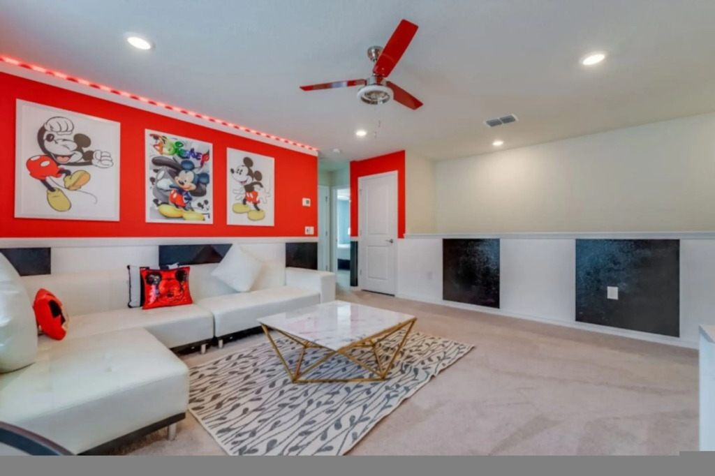 5 Bed Fun Themed Windsor Island Resort Getaway
