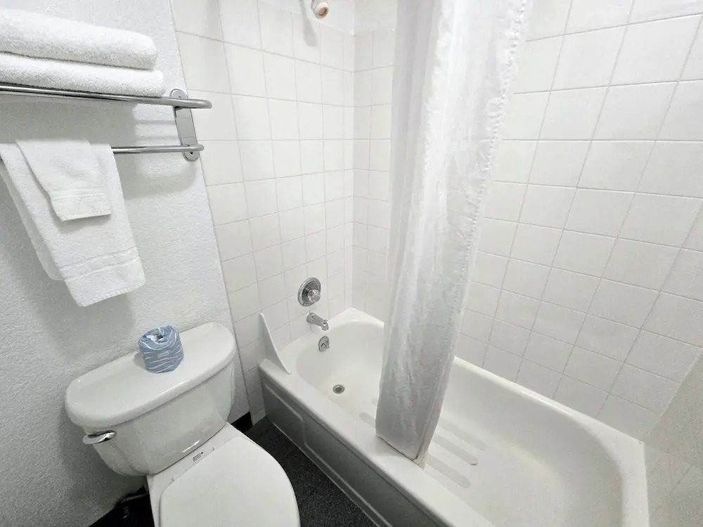 Breeze Inn Hotel & Motel