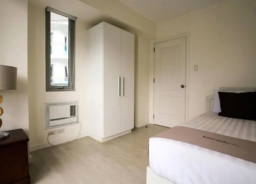 Azure Rio West Wavepool 1BR Near Airport