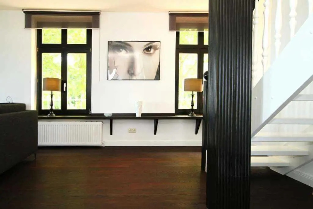 Villa Schering App 4 Black White