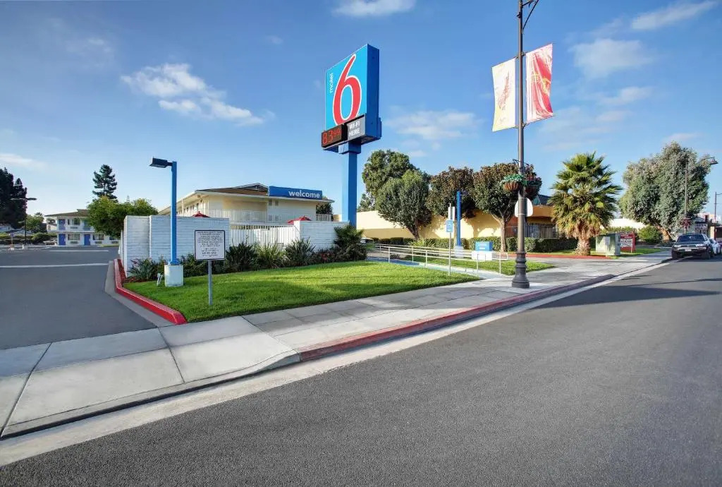Super 8 by Wyndham Santa Clara