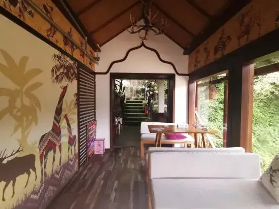 Xijiang Qianhu Miao Village Yunjian Mid-Mountain Guest House (Observation Deck Store)