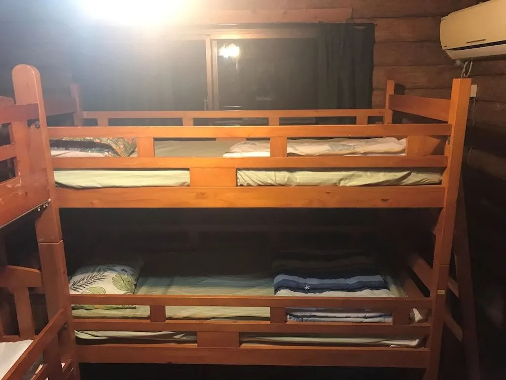 Guest House Long Island - Hostel
