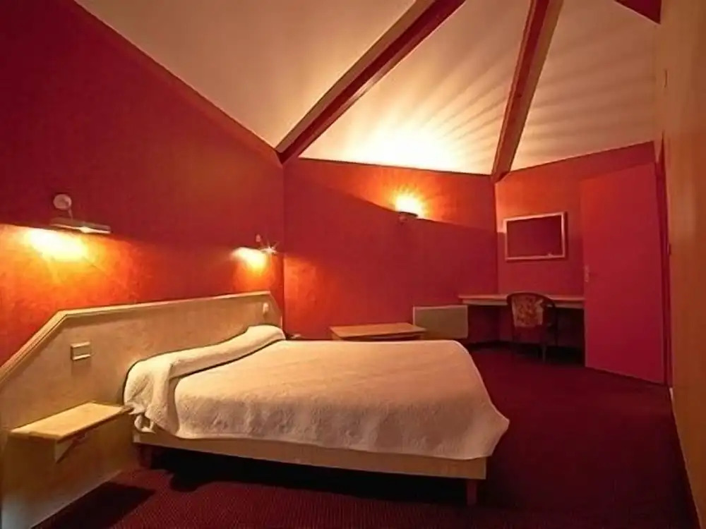 Logis Hotels - Hotel Restaurant l Enclos