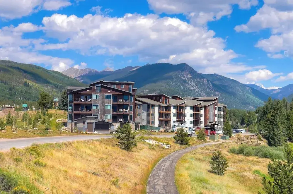 Spacious And Luxurious 2br Condo