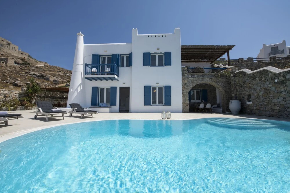 Serene Villa by Stylish Stays