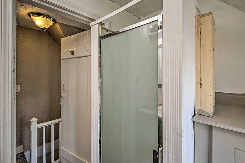 Bayside Weirs Beach Cottage < Half Mile to Pier!