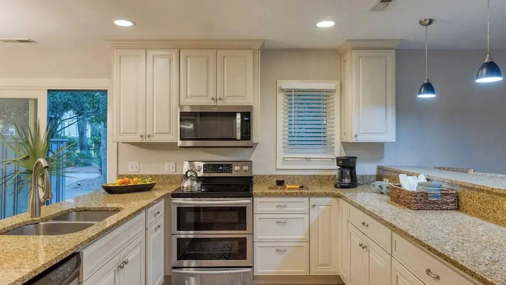 Pool, Hot Tub, Fairway Views & Quick Bike Ride to Beach Loblolly Retreat by Avantstay