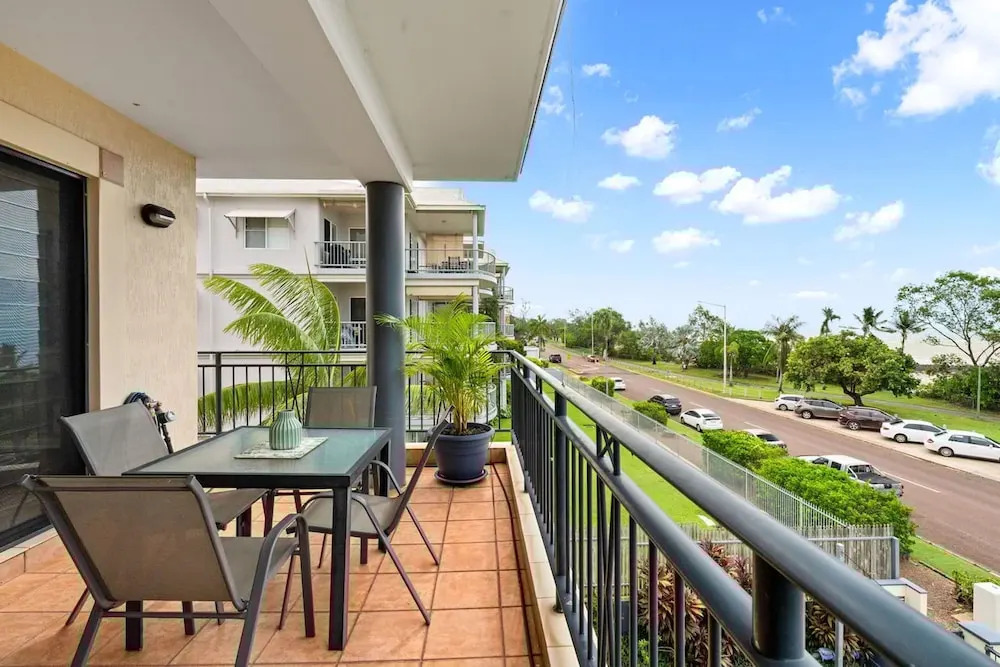 Zen Emerald Shore Seaview - Balcony - Sunset View