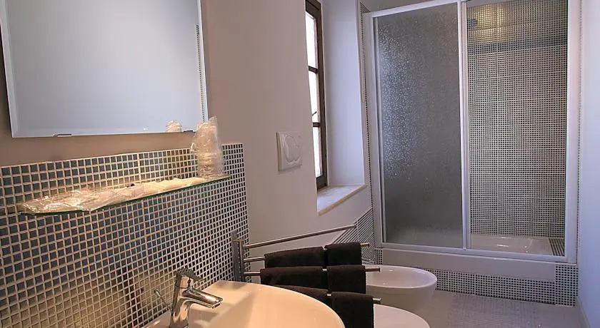 NINFA DEL LAGO BEDROOMS IL TUO ALLOGGIO SUL LAGO by Dinamica Real Estate