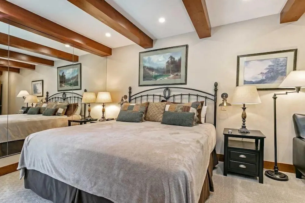 2 Bedroom Antlers Vacation Rental With Incredible Slopeside Views And Just A Short Walk To Gondola And Lionshead Village