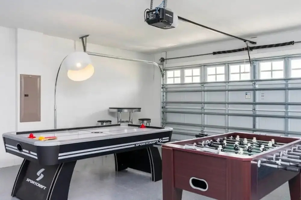 8912 Amazing 6BD Home