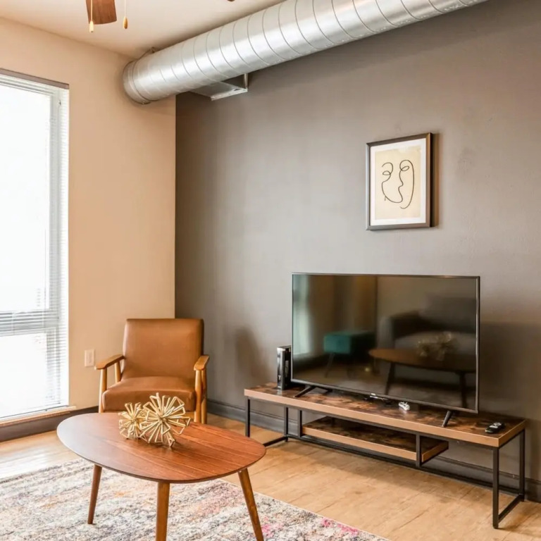Kasa Family Friendly Westown 2BD Amenity Access Milwaukee