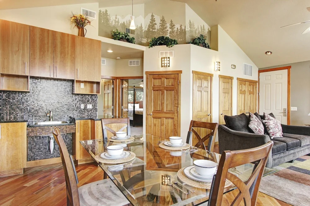 Mount Cairns 16a 2 Bedroom Condo by RedAwning