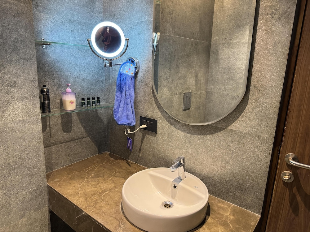Luxury Deluxe Suite by Gt Studios