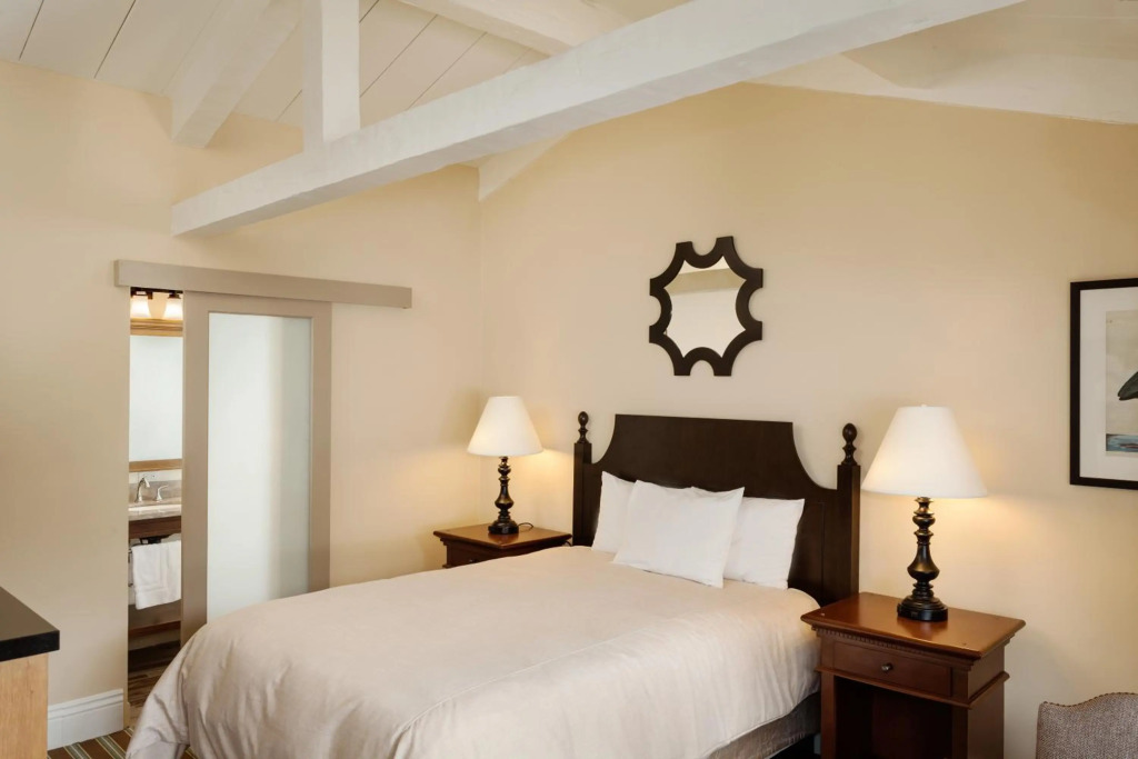 Lighthouse Lodge & Cottages