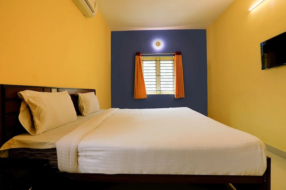FabHotel Green Tree Residency
