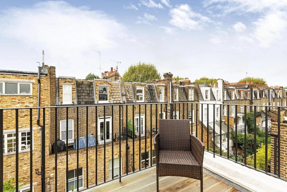 Top Floor Flat - Mimosa Street