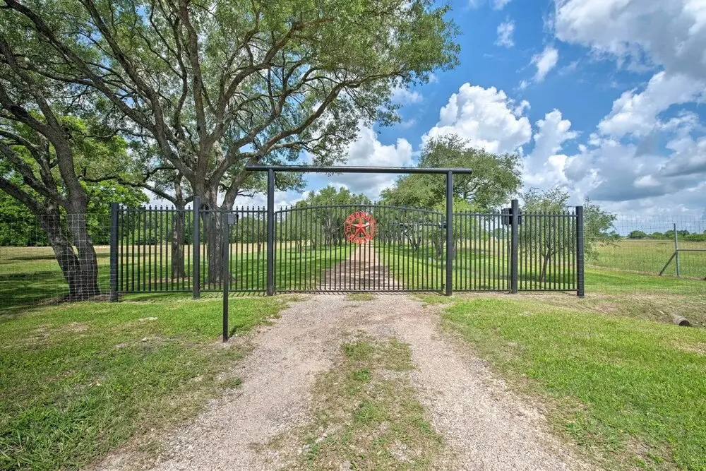 Lakefront Wallis Ranch w/ Private Beach & Patio!